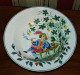 ANCIEN PLAT ROND CREUX PORCELAINE OPAQUE DE GIEN DECOR PERSONNAGE A LA PIPE - Gien (FRA)