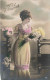 FÊTES ET VOEUX - Vive Ste Joséphine - Jeune Femme Avec Un Bouquet De Fleurs - Colorisé - Carte Postale Ancienne - Other & Unclassified