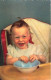 PHOTOGRAPHIE - Un Bébé Tenant Son Assiette - Colorisé - Carte Postale Ancienne - Photographie