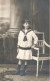 PHOTOGRAPHIE - Une Petite Fille En Uniforme Scolaire - Carte Postale Ancienne - Fotografia