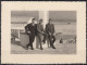 Delcampe - Militaria 28 Photos De MILITAIRES En Civil  Dim 85x110 Venant D'un Album  AVIATION En AFRIQUE DU NORD De 1957 à 1959 - Aviation