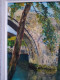 Delcampe - ALAIN Huile Sur Panneau D'isorel "Paysage Au Vieux Pont " école Française XXème Joli Cadre Montparnasse - Oils