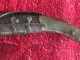 Delcampe - 1940  Scoutisme- Couteau De Scout Cran D'arrêt De Collection-à Réparer Décor Métal Partiellement Arraché-protection Man - Messer