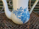 Delcampe - Ancienne Petite Cafetière Emaillée Bombée Décor Fleurs Bleues - Andere & Zonder Classificatie