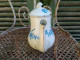 Delcampe - Ancienne Petite Cafetière Emaillée Bombée Décor Fleurs Bleues - Autres & Non Classés