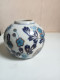 Vase Boule Asiatique XIXème En Porcelaine Diamètre 11 Cm - Vasen