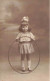 PHOTOGRAPHIE - Une Petite Fille Avec Un Cerceau - Carte Postale Ancienne - Fotografie