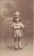 PHOTOGRAPHIE - Une Petite Fille Avec Un Cerceau - Carte Postale Ancienne - Photographs