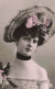 PHOTOGRAPHIE - Une Femme Avec Un Chapeau - Colorisé - Carte Postale Ancienne - Fotografía