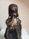 Delcampe - Statuette La Fille Sur La Chaise En Bronze XIXème Hauteur 31 Cm - Bronzi