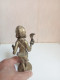 Delcampe - Statuette Africaine Du XIXème En Bronze Doré Hauteur 17 Cm - Bronzen