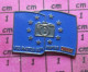 410A Pin's Pins / Beau Et Rare / PHOTOGRAPHIE / DRAPEAU EUROPEEN KODAK VOS PHOTOS SUR PAPIER - Photography