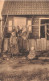 Enfants - Des Enfants à La Campagne - Tenue Traditionnelle - Carte Postale Ancienne - Children And Family Groups