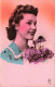 CARTE PHOTO - Portrait - Femme Avec Un Bouquet De Fleurs - Colorisé - Carte Postale Ancienne - Fotografie
