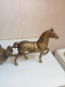 Cheval Et Charette En Laiton Ou Bronze Longueur 32 Cm Hauteur 14 Cm - Bronzen