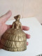 Delcampe - Cloche Du XIXème En Bronze Doré Figurine Hauteur 13 Cm - Glocken