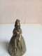 Cloche Du XIXème En Bronze Doré Figurine Hauteur 11 Cm - Cloches
