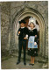 La Forêt Fouesnant - Couple En Costume Devant Le Porche De L'Eglise - La Forêt-Fouesnant