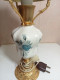 Delcampe - Lampe Ancienne En Porcelaine Opaline Et Bronze Doré Hauteur 30 Cm - Leuchten & Kronleuchter