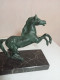 Delcampe - Statuette Cheval En Régule Sur Support Marbre Longueur 18 Cm - Metall