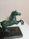 Delcampe - Statuette Cheval En Régule Sur Support Marbre Longueur 18 Cm - Metallo