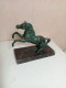 Delcampe - Statuette Cheval En Régule Sur Support Marbre Longueur 18 Cm - Métal