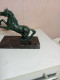 Delcampe - Statuette Cheval En Régule Sur Support Marbre Longueur 18 Cm - Metaal