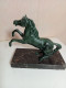 Delcampe - Statuette Cheval En Régule Sur Support Marbre Longueur 18 Cm - Metallo