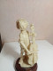 Statuette En Albatre XIXème Jeune Musicien Hauteur 18,5 Cm Sur Support Marbre - Pietre E Marmi