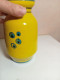 Delcampe - Vase Ancien Jaune Signé Hauteur 19 Cm Diamètre 11 Cm - Jarrones