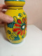 Delcampe - Vase Ancien Jaune Signé Hauteur 19 Cm Diamètre 11 Cm - Vazen