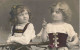 ENFANTS - Portrait De Deux Enfants En Tenue Traditionnelle - Colorisé - Carte Postale Ancienne - Ritratti