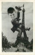 PHOTO MONTAGE  Enfant Sur Tour Eiffel - Photographie