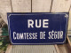 Ancienne Plaque De Rue Emaillée Comtesse De Ségur / Femme De Lettre, Ecrivaine Enamel Sign - Huisnummers