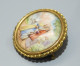 Delcampe - -BROCHE PORCELAINE De LIMOGES SCENE ROMANTIQUE  REHAUTS EMAIL BIJOU ANCIEN     E - Brooches