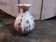 Petit Vase Porcelaine De Zsolnay Hungary Pecs Décor Fleurs. - Zsolnay (HUN)