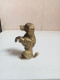 Petit Chien En Bronze Doré Du XIXème Hauteur 7 Cm - Bronzi