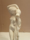 Statuette Ancienne En Marbre Blanc, Signé Faro, Hauteur 28 Cm Sur Support Marbre - Pietre E Marmi