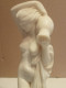 Delcampe - Statuette Ancienne En Marbre Blanc, Signé Faro, Hauteur 28 Cm Sur Support Marbre - Steen & Marmer