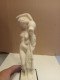 Delcampe - Statuette Ancienne En Marbre Blanc, Signé Faro, Hauteur 28 Cm Sur Support Marbre - Steen & Marmer