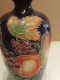 Delcampe - Vase Ancien Décor Fruit En Relief Hauteur 20 Cm Signé MP - Jarrones