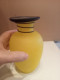 Vase Ancien Couleur Jaune Hauteur 19 Cm - Vasen