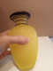 Delcampe - Vase Ancien Couleur Jaune Hauteur 19 Cm - Vazen