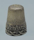 Delcampe - -ANCIEN Dé A COUDRE ARGENT MASSIF Poinçon Charançon COLLECTION COUTURE BRODER     E - Thimbles