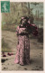 FÊTES & VŒUX - Bonne Année - Petite Fille Tenant Un Bouquet De Fleurs - Colorisé - Carte Postale Ancienne - Nieuwjaar