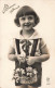 ENFANT - Bonne Année - Petite Fille Avec Un Panier De Fleurs - Salopette - Carte Postale Ancienne - Autres & Non Classés