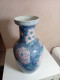Vase Ancien En Porcelaine  Hauteur 31 Cm Diamètre 16 Cm - Jarrones