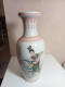 Vase Ancien En Porcelaine  Asiatique Hauteur 31 Cm Diamètre 13 Cm - Vazen