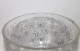 MAGNIFIQUE ANCIENNE COUPE / PRESENTOIR EN VERRE MOULÉ SUR PIED - H:10cm D:10cm / ART DE LA TABLE / DECORATIF (2501.5) - Andere & Zonder Classificatie