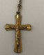 Pendentif CRUCIFIX Catholique Plaqué Or Vermeil Religieux Français Croix Saint Jésus-Christ - Pendentifs